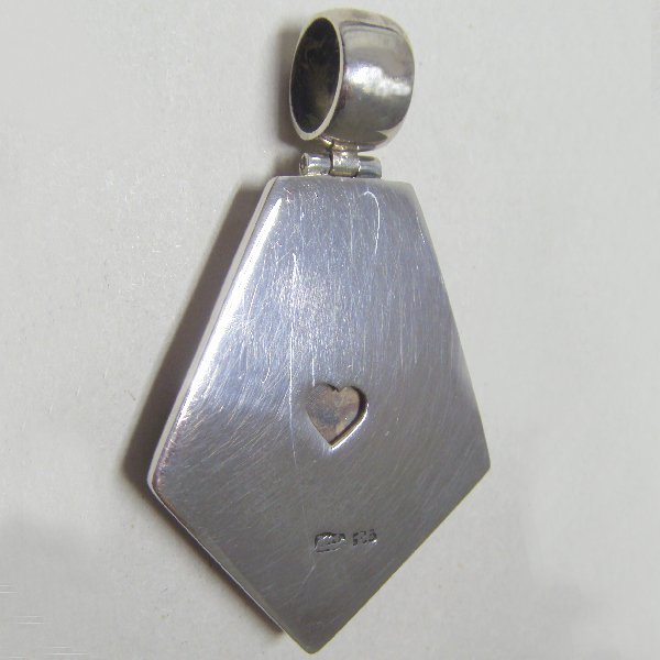 (p1573)Silver pendant with pentagonal stone.